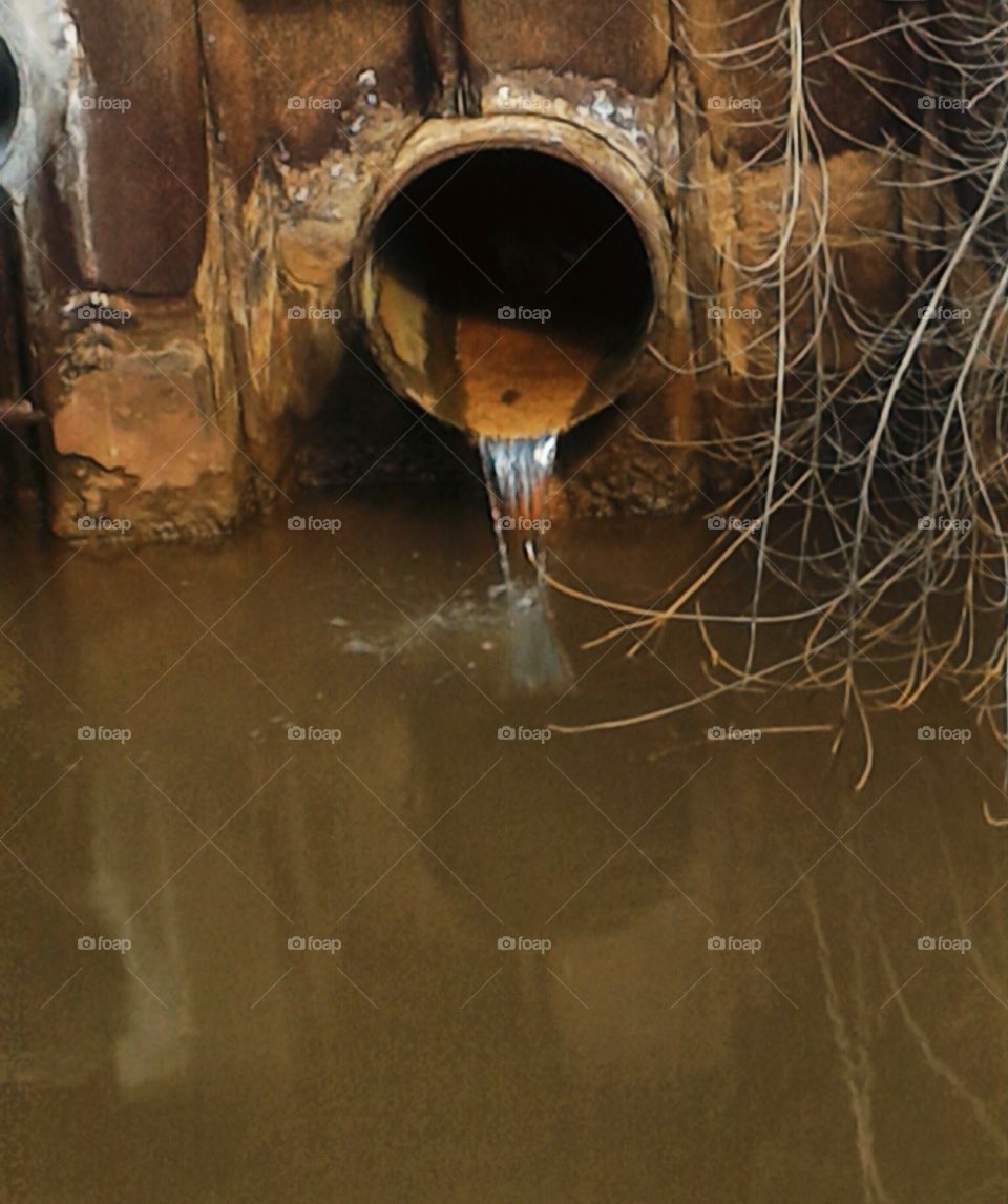 drainage pipe with drainage water