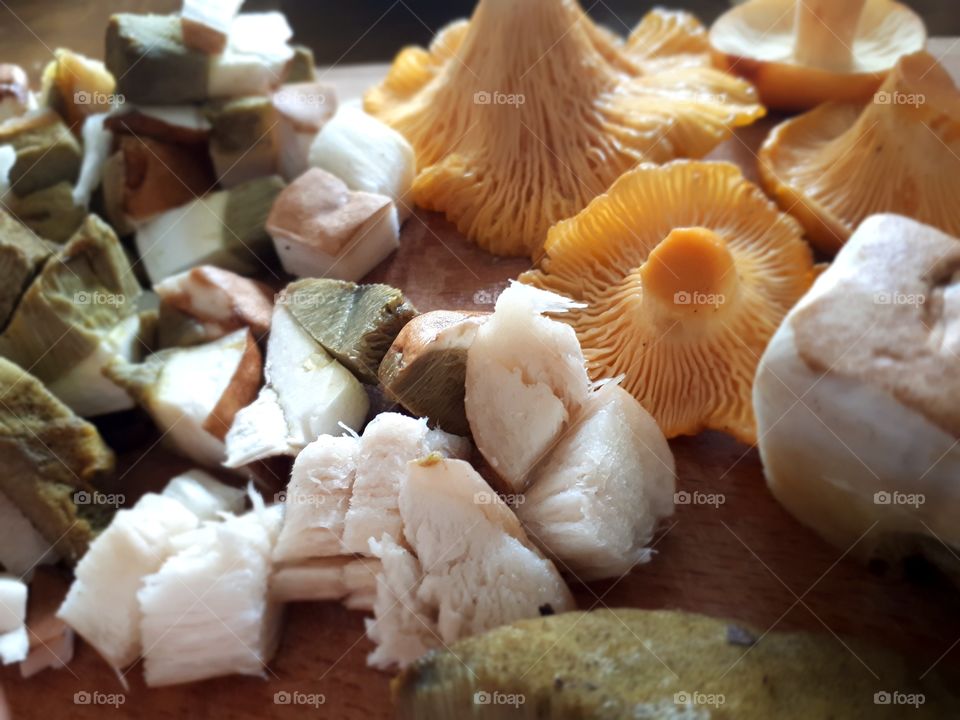 Chantarelle and boletus (lisičarke i vrganji)