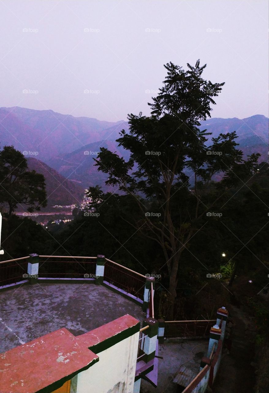 Evening descending from the mountains