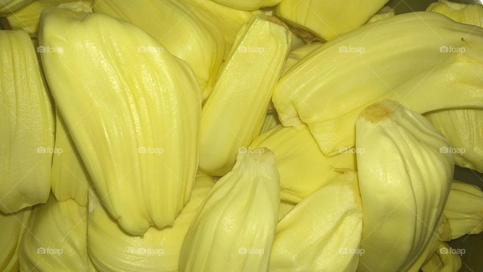 Peeled young jackfruit