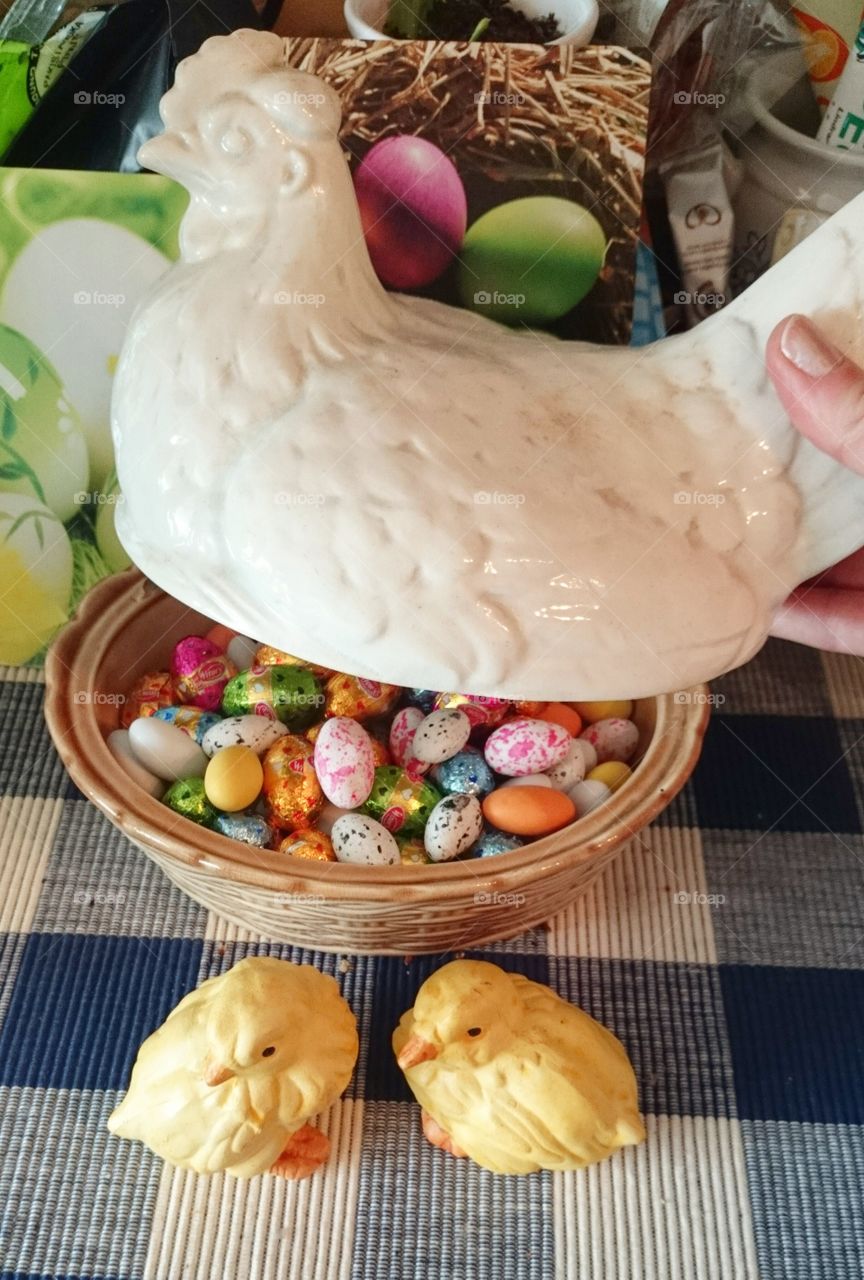 the hidden candy . easter hen