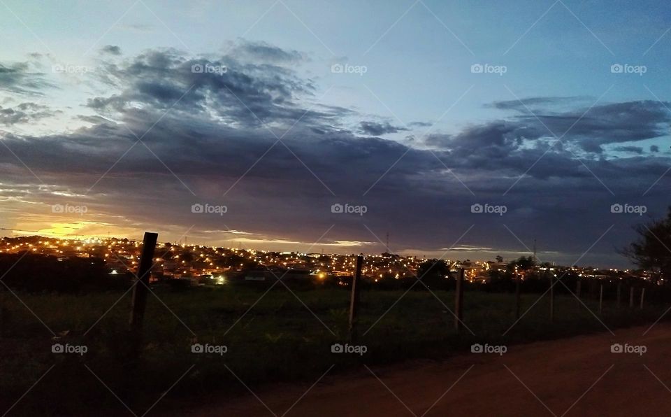 Strolling along rural roads at sunset is magical... seeing the city lights in the distance and admiring the colorful sky that opens on the horizon!