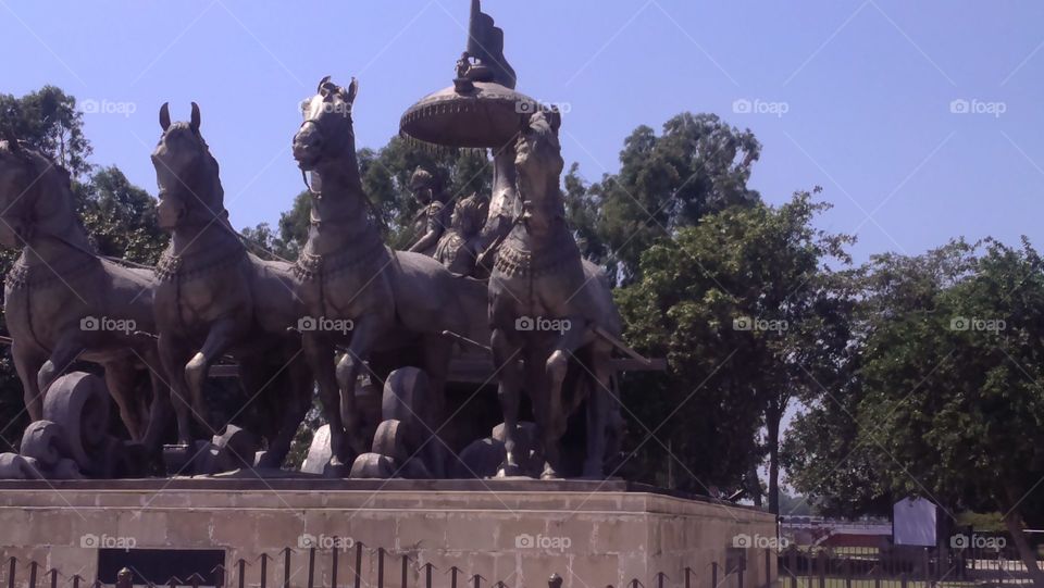 sculpture of chariot