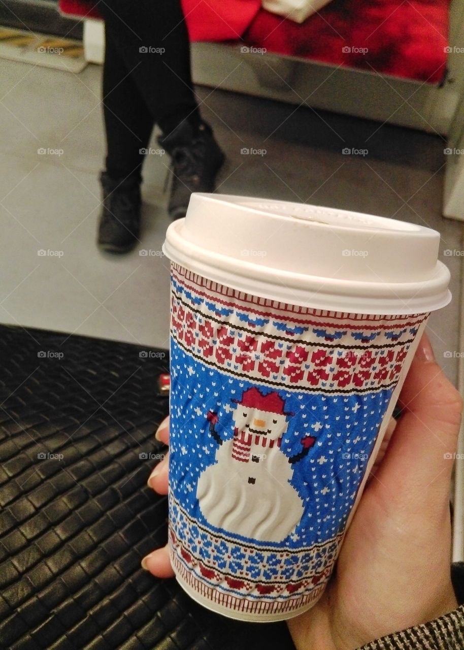 Hand holding paper coffee cup