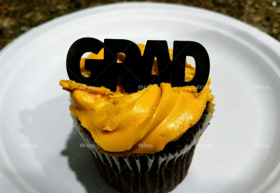 Grad cupcake gold