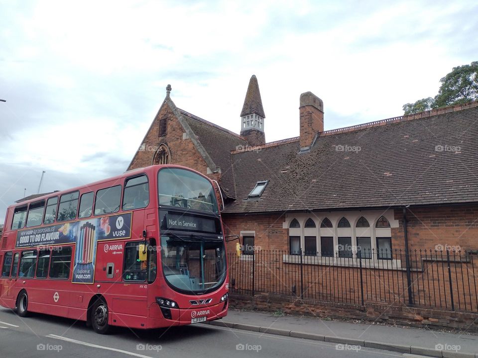 Doubledecker in front of the church in Dartford