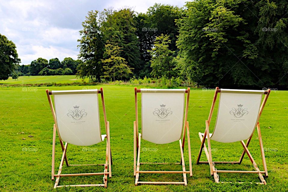 Reclining chairs in wood on the line! 