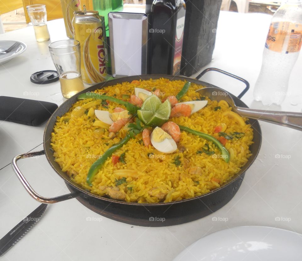 comida paella mesa arroz mariscos