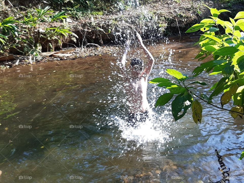 Banho de rio, fresco, revigorante, é  banho de criancice! Oh! pudera eu parar o tempo para sempre sentir essa água me purificando!