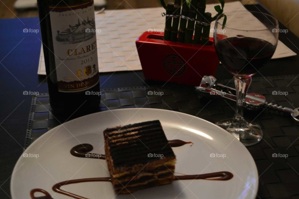 tiramisu and wine