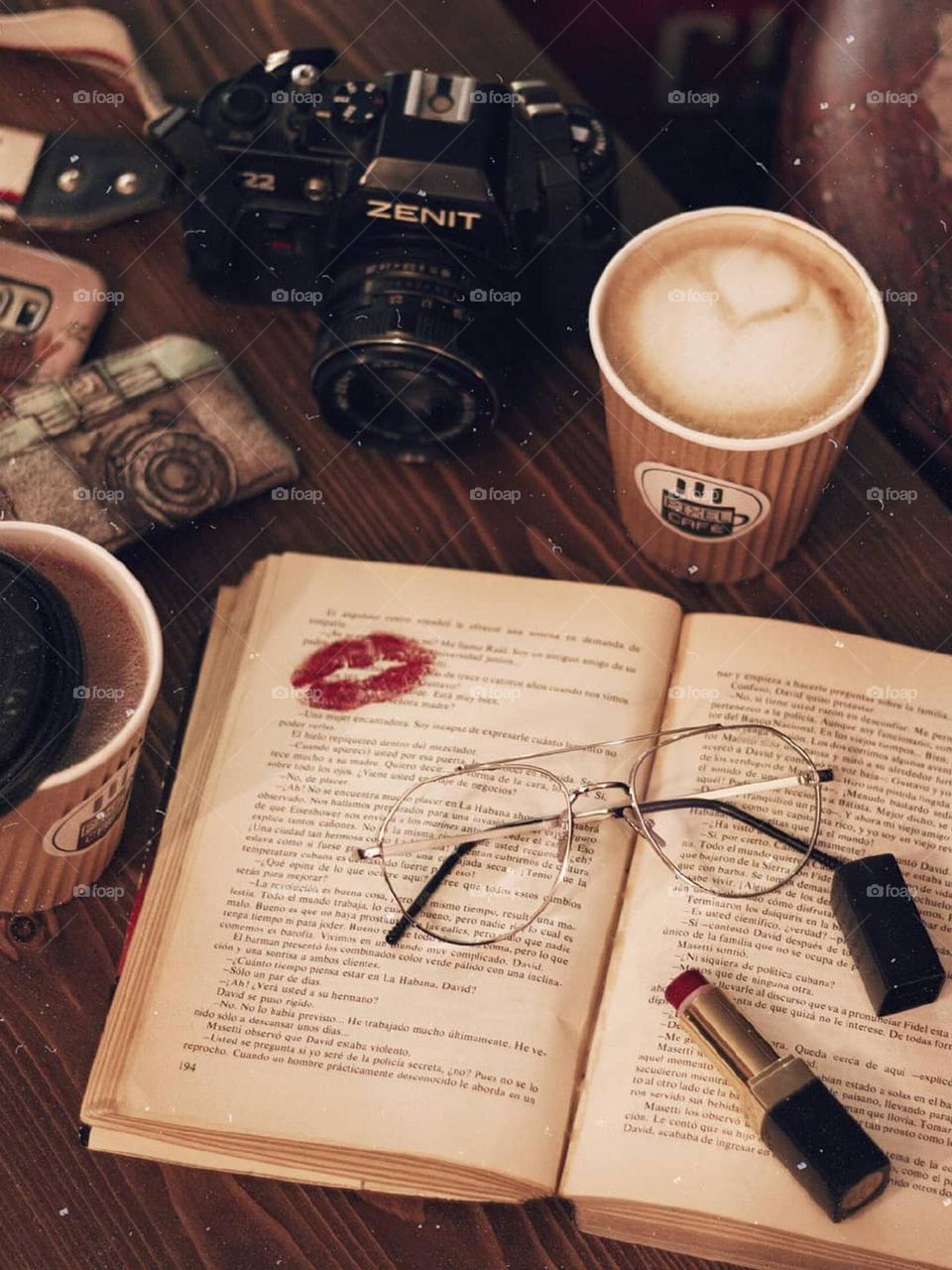 I found this photo in my photo gallery. I took it years ago! Why I took it? I don't remember much...it is old!But old is gold...