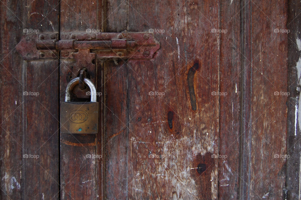 Door withvlock at Stonetown on Zanzibar.