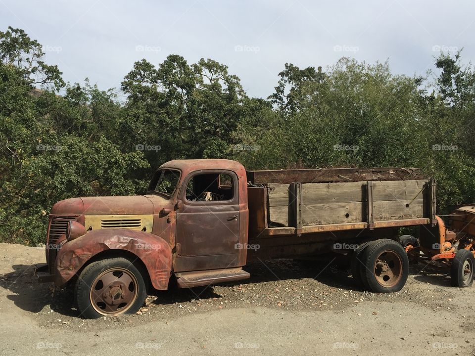 Cool truck. A picture I took of a rusted truck