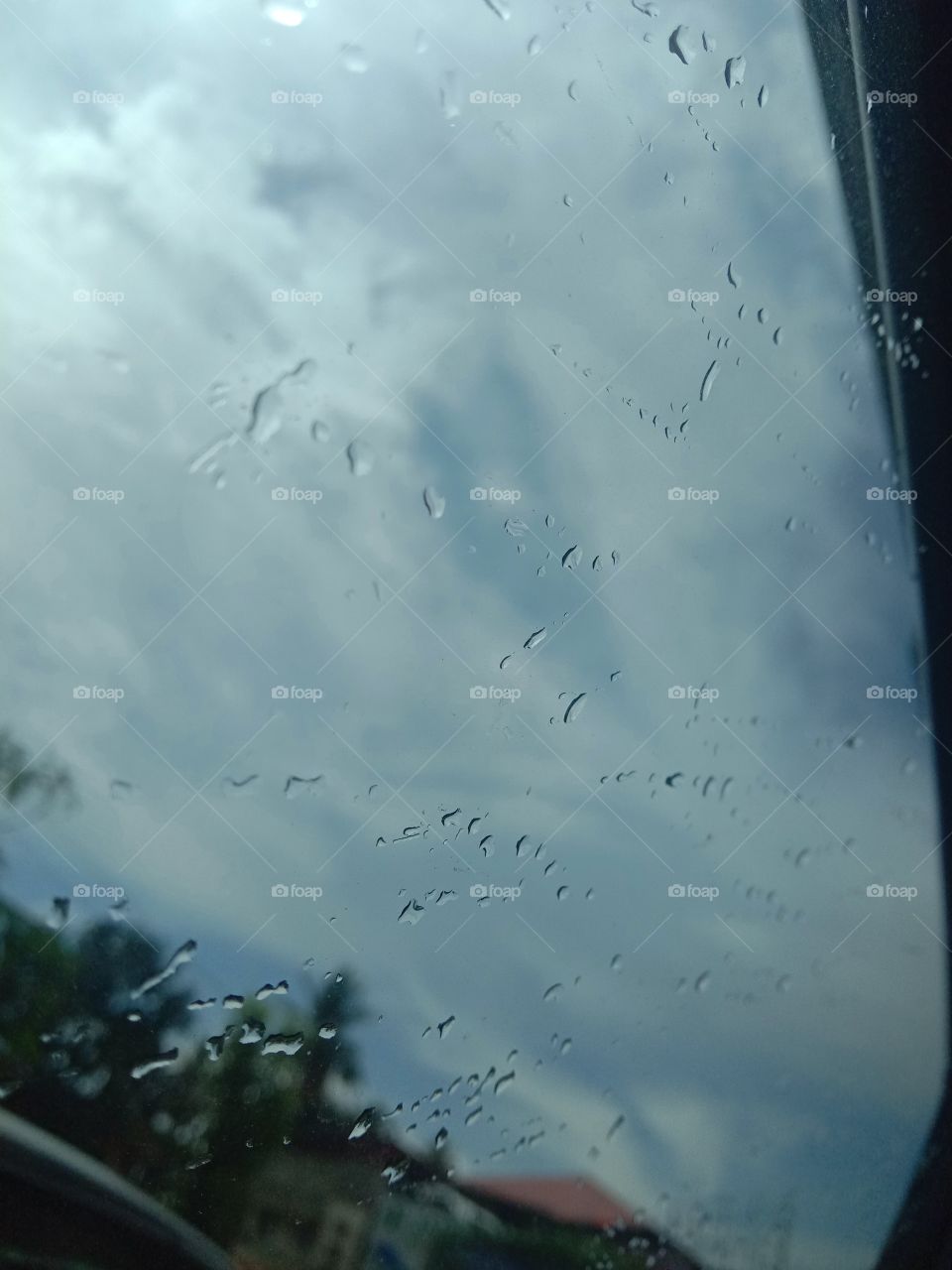 through the drizzling rain drops.❤️✨