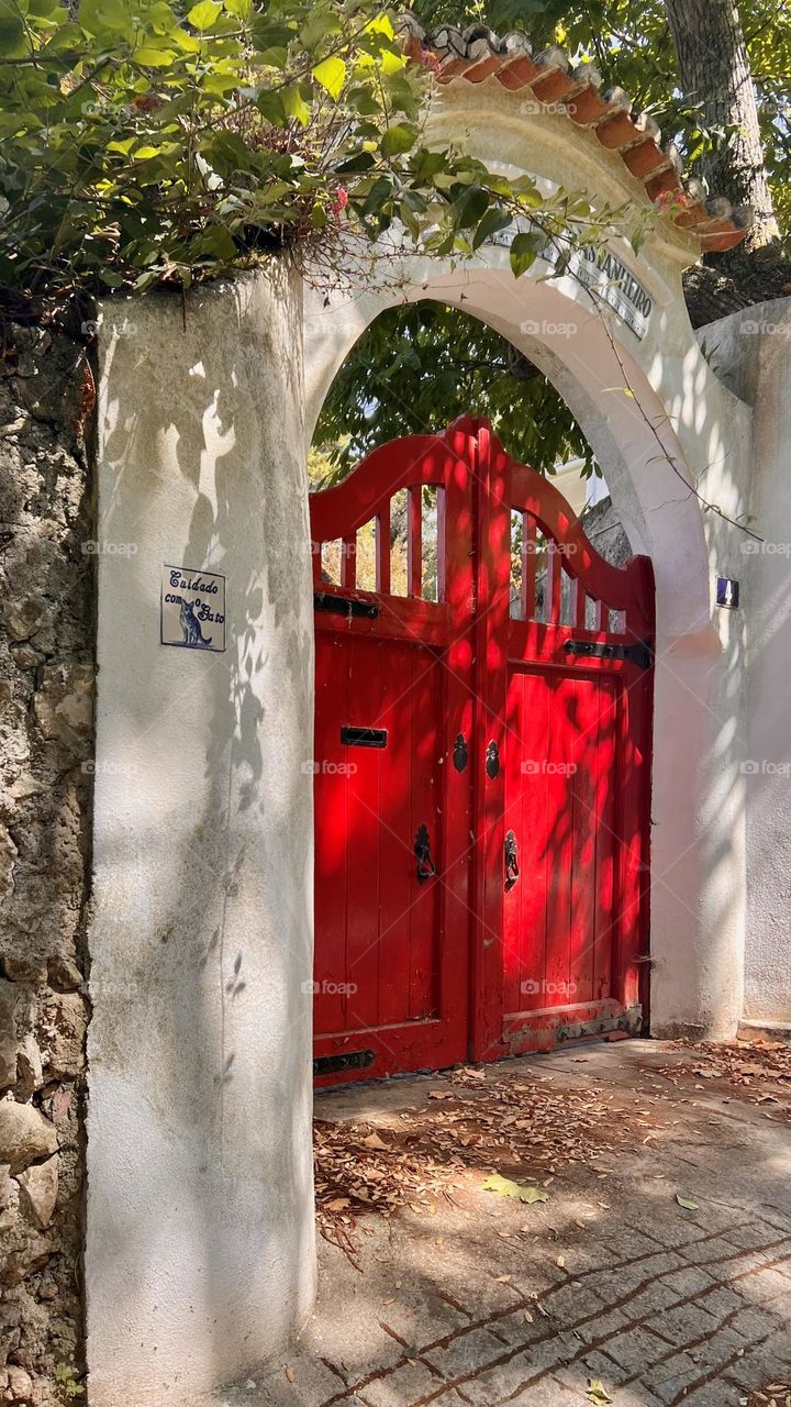 red gates