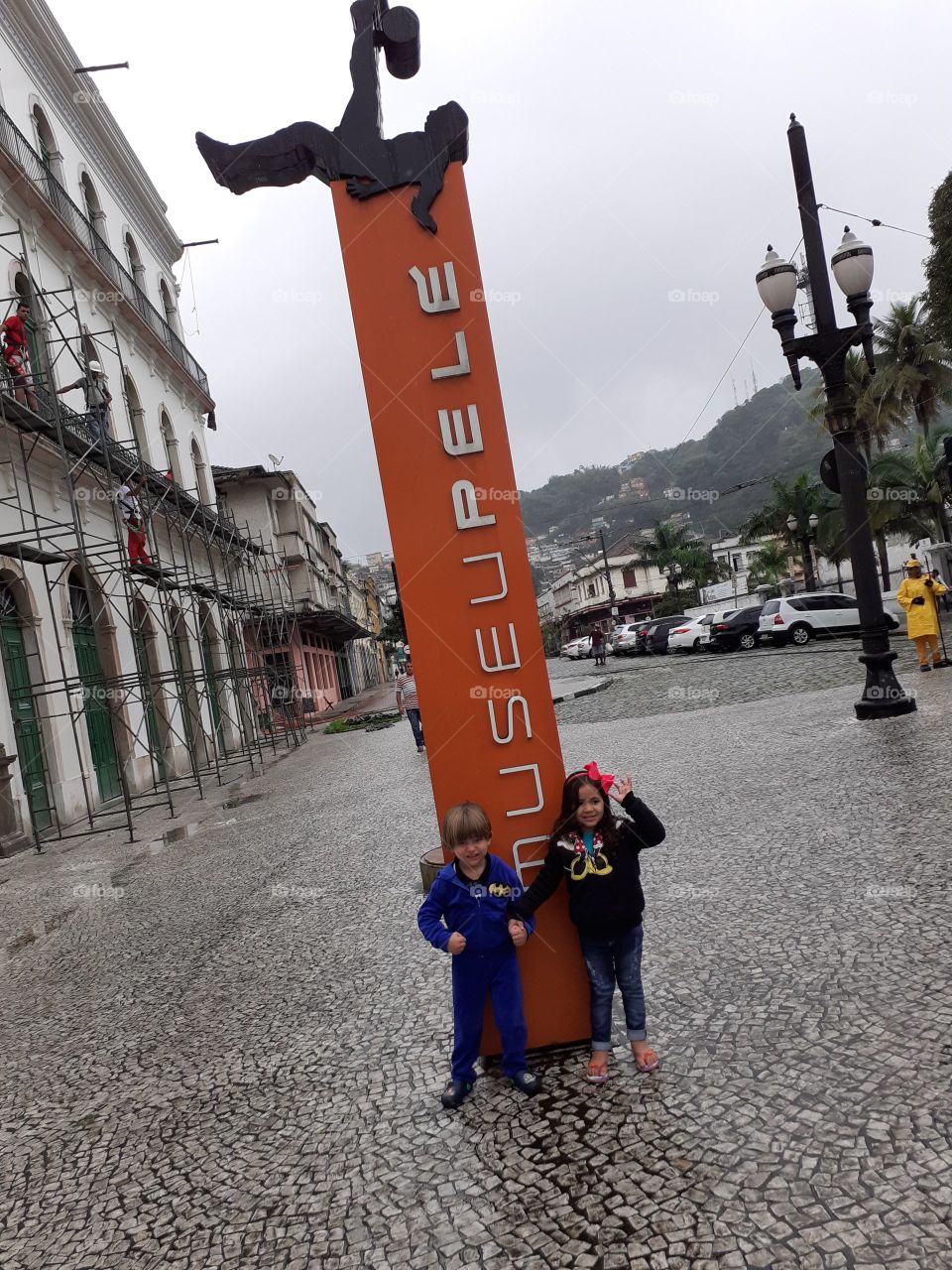 children in front of the Pele museum