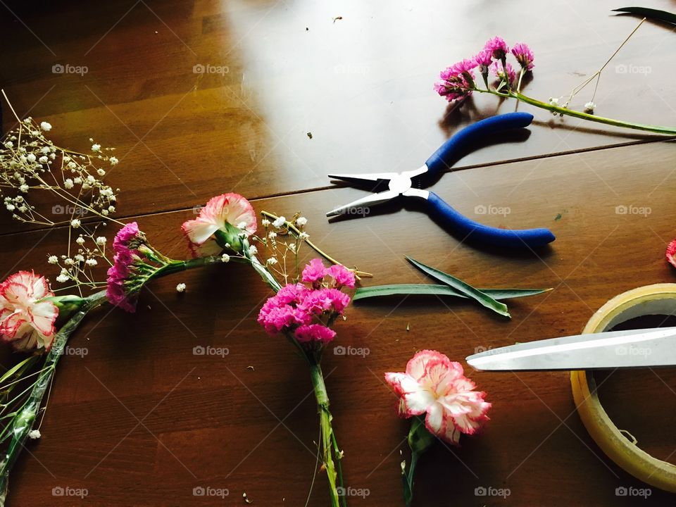 Flower crown making process 