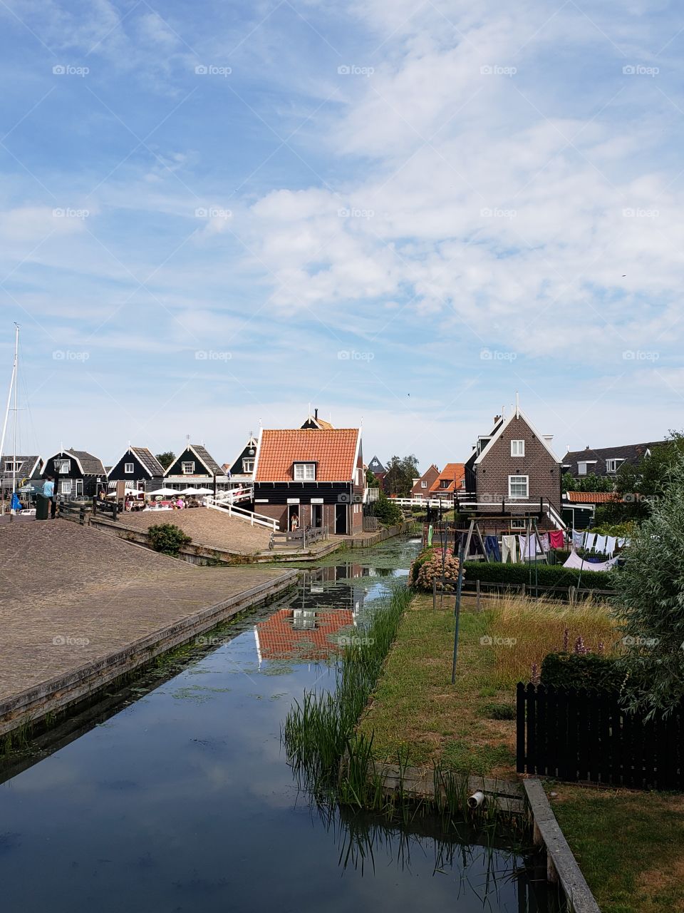 un soleado día de verano en Marken, un pequeño y tranquilo lugar cerca de Amsterdam