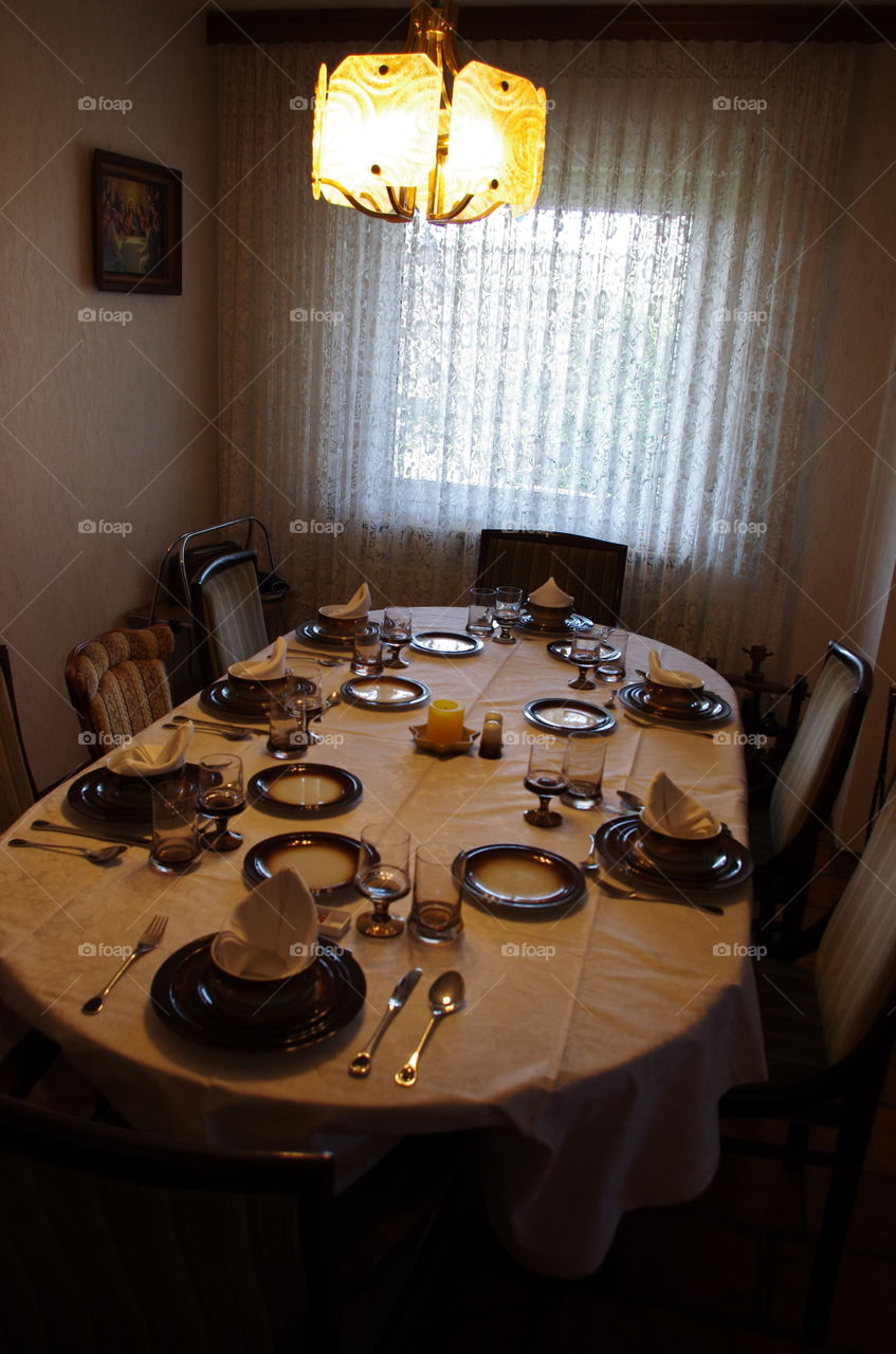 Dinner table arrangements