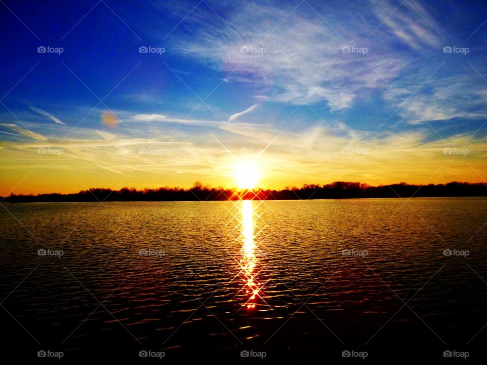 Sun setting on the lake