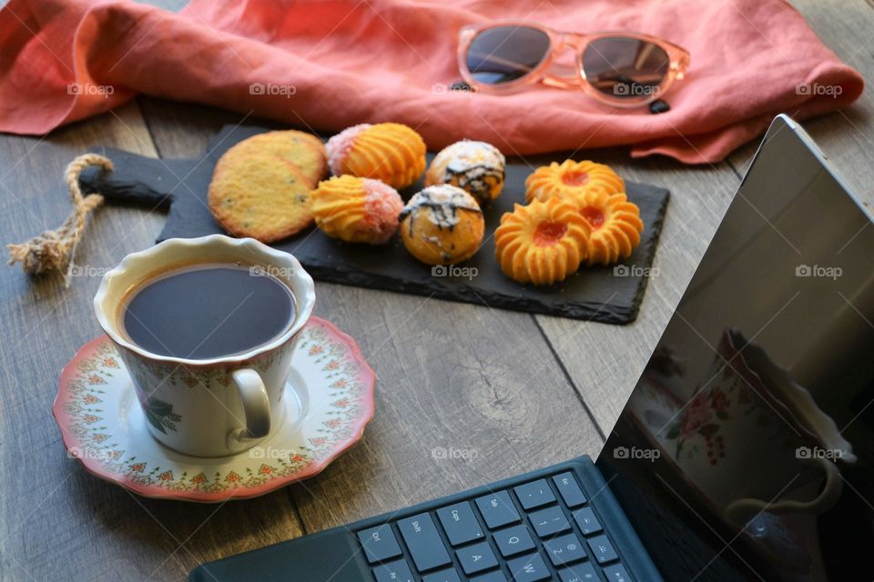 Coffee break with cookies 