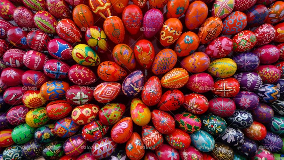 colour eggs decorations