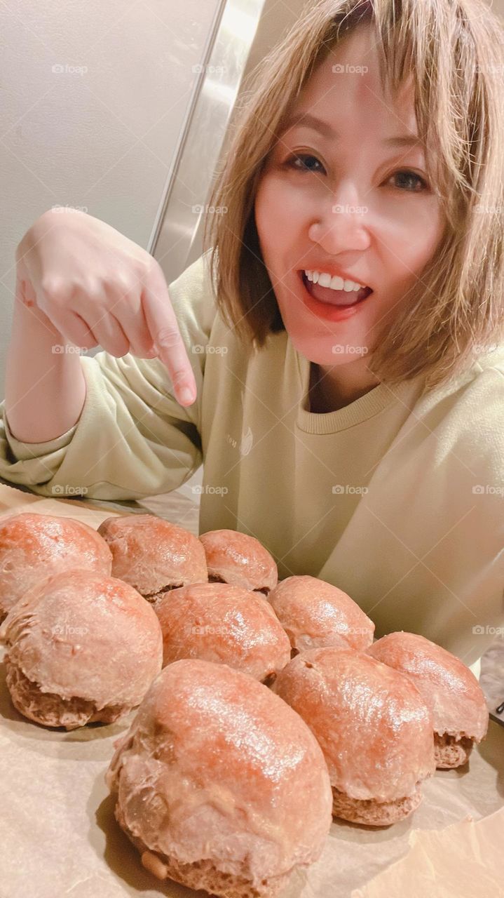 Do you want some muffin? 