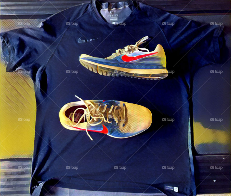 🏃‍♂️ 🇺🇸 Good Morning!  Everything ready to sweat the shirt. Let's go for a good morning jog?  Running is good for your health! / 🇧🇷 Bom dia! Tudo pronto para suar a camisa. Vamos para um bom cooper matinal? Correr faz bem para a saúde! 