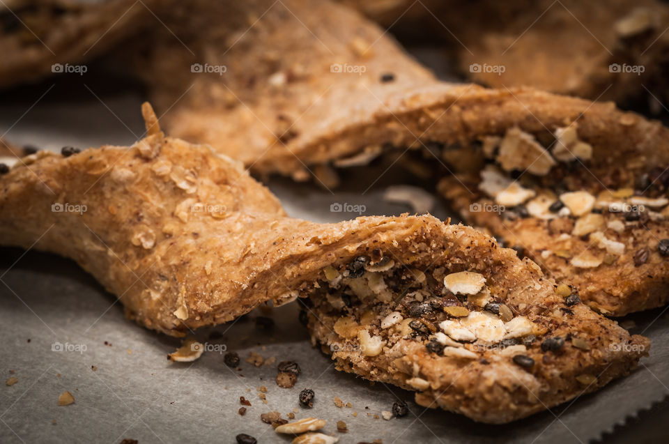 Baked cookie twirls with oats and chia seeds.