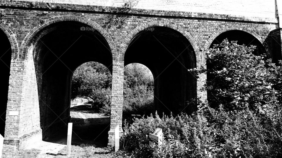 Arch bridge