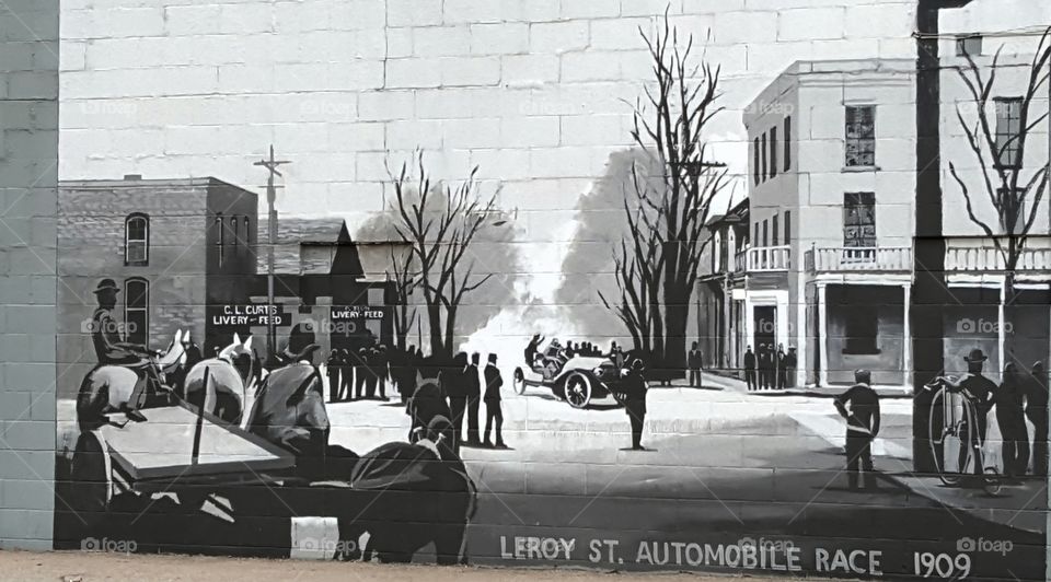 great mural of the automobile race of 1909 in Fenton Michigan
