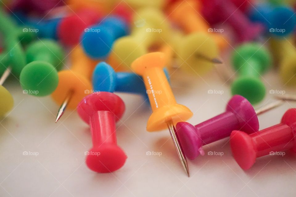 Thumb tacks 