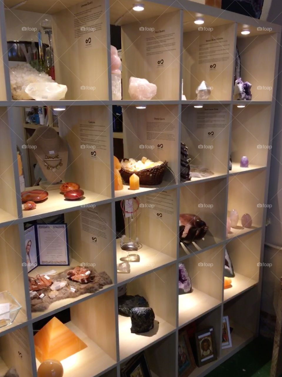 Rekei shop stone display 