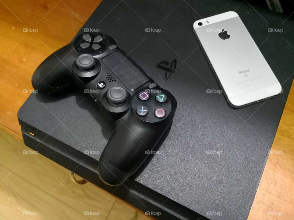 Playstation 4 and Cellphone