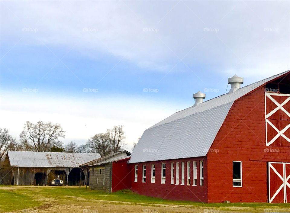 Side View Barn with Old Car