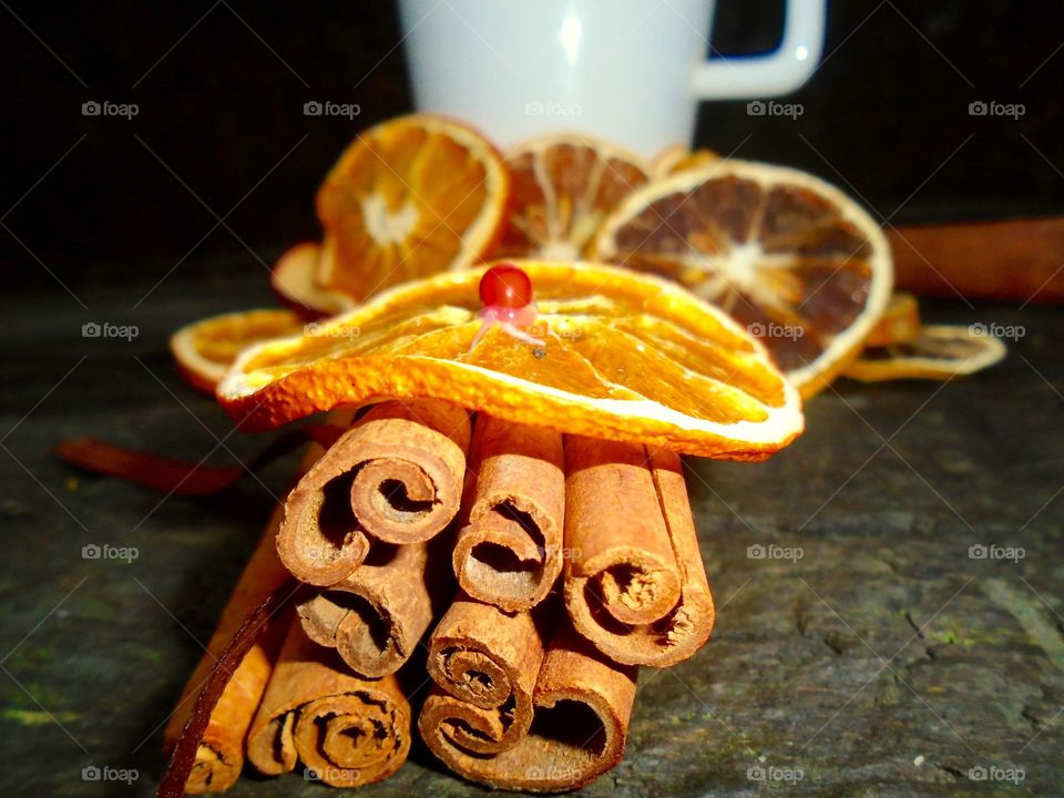 Spice and herbs for Christmas:Cinnamon with dried oranges