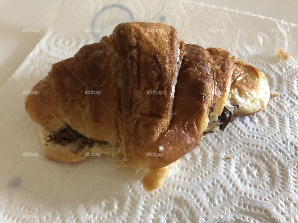 Croissant with nutella