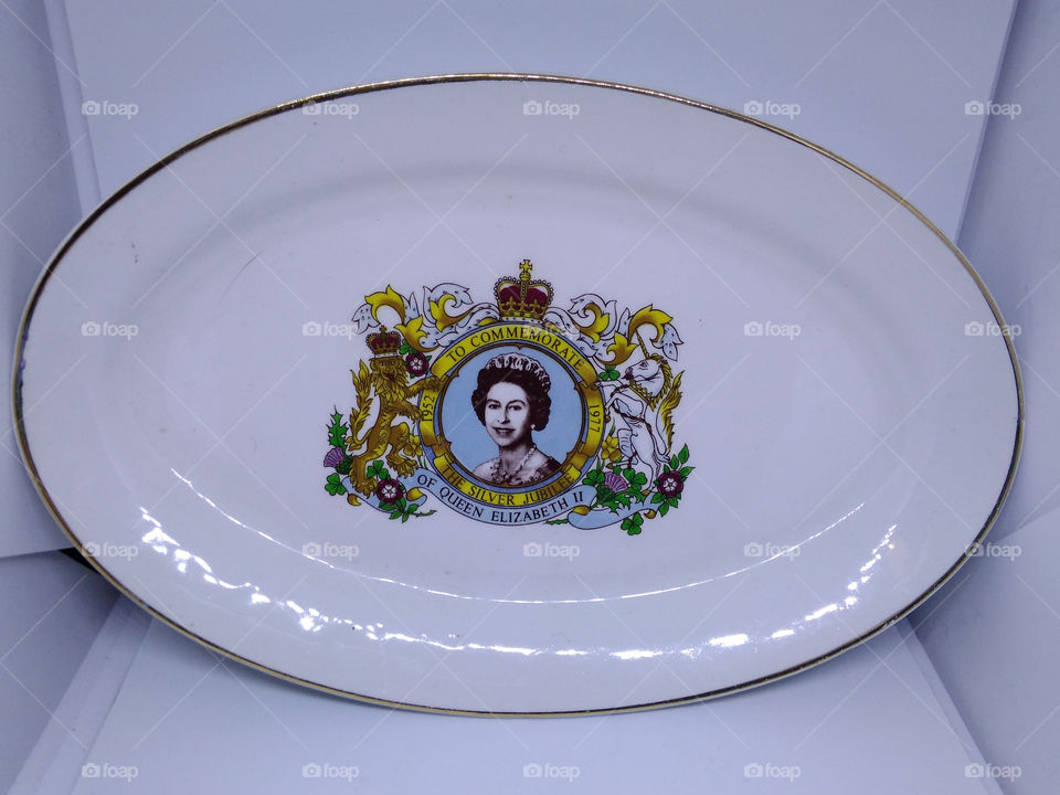 Queen Elizabeth The Silver Jubilee Plate