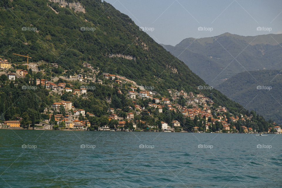 Lago Como no norte da Itália é um lugar lindo para se conhecer na Europa, com paisagens incríveis!