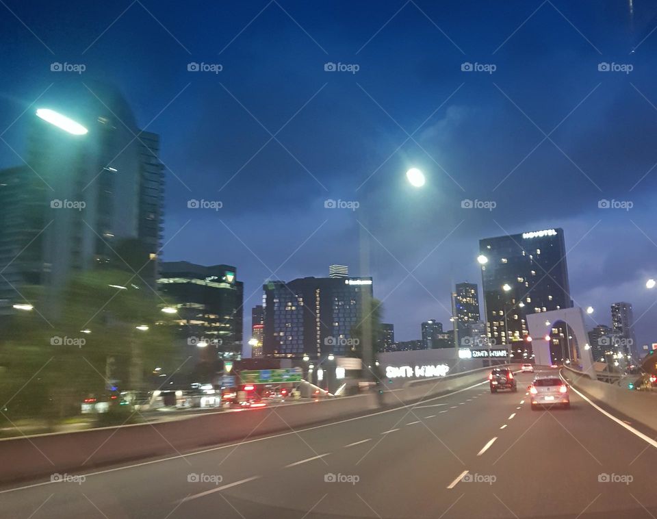 Melbourne Under the Darkness of Omicron.