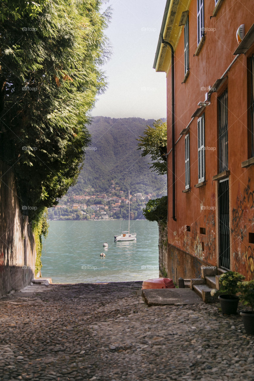 Lago Como no norte da Itália é um lugar lindo para se conhecer na Europa, com paisagens incríveis!