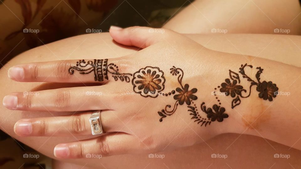 DIY henna tattoo