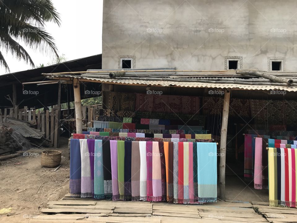 Shawl trader by the road side