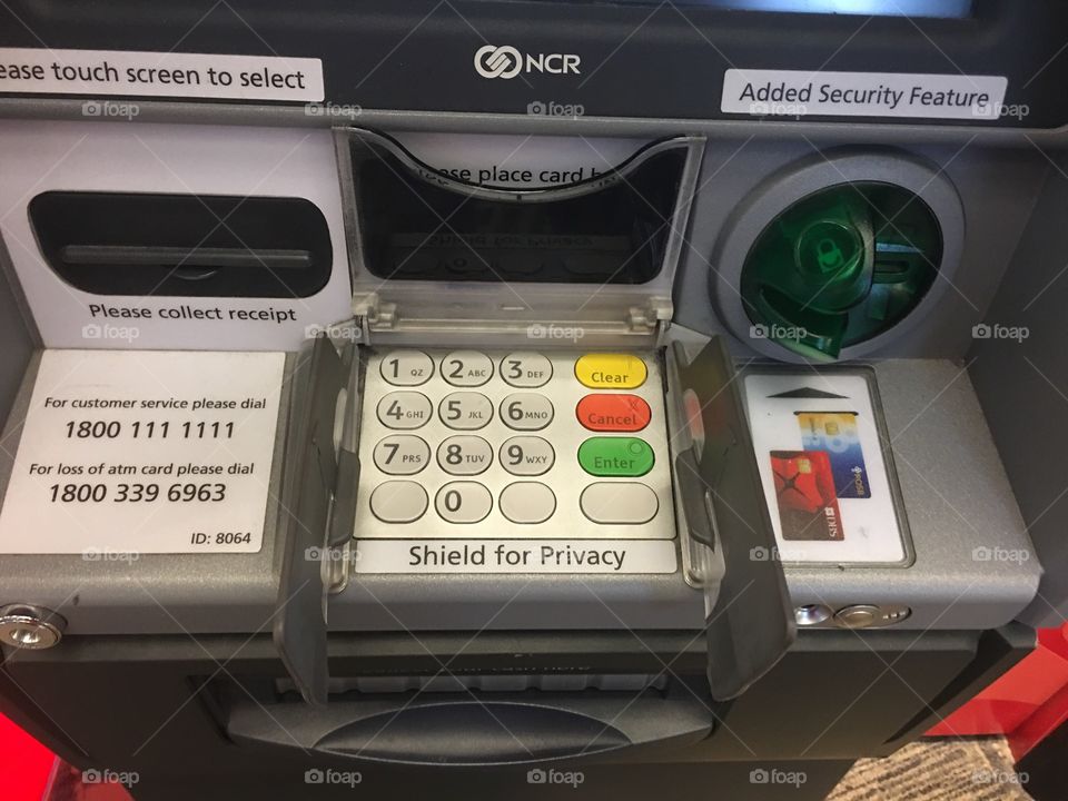 ATM
Key pads
Withdrawal 
Money
Machine
Password
Singapore
Changi Airport 