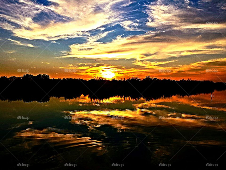 The golden hour . Visiting the Everglades 