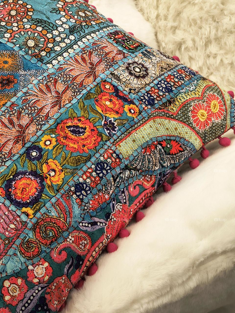 A pillow with threads of time, bearer of old elegance