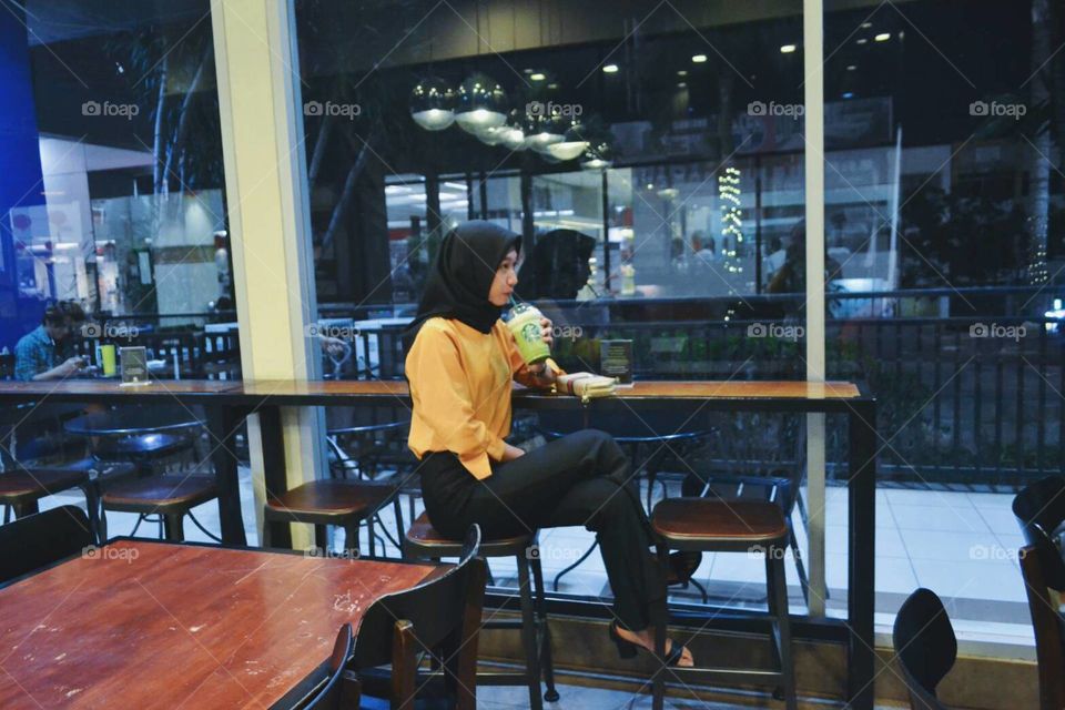 Life is like a camera, focus on what’s important, capture the good times, develop from the negatives, and if things do not work out, take another shot.
starbucks.
life enjoy, enjoy yourlife .