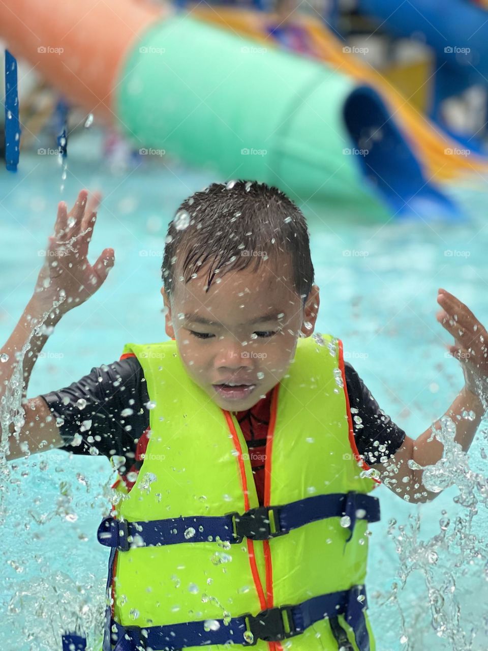 The kid in swimming pool!