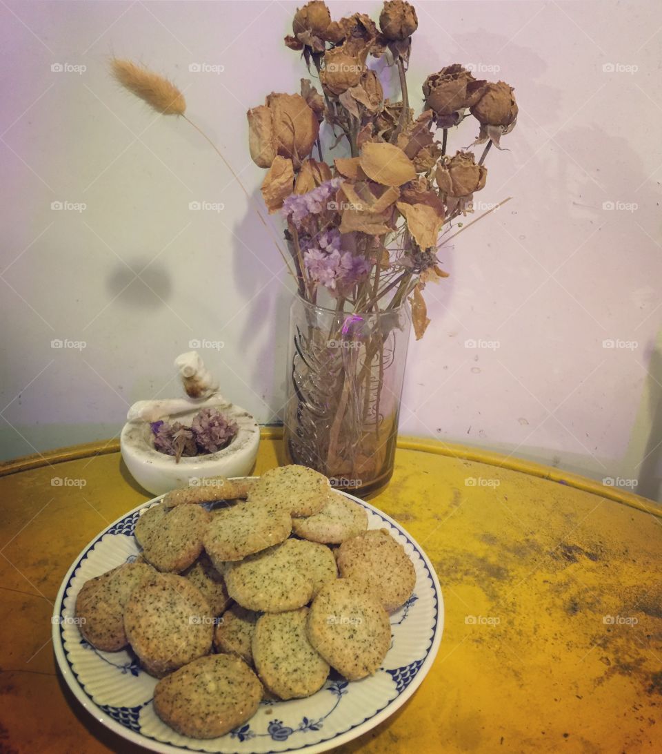 Homemade cookies!! Earl Gray tea favor~~ yummy yummy. I left one for you.