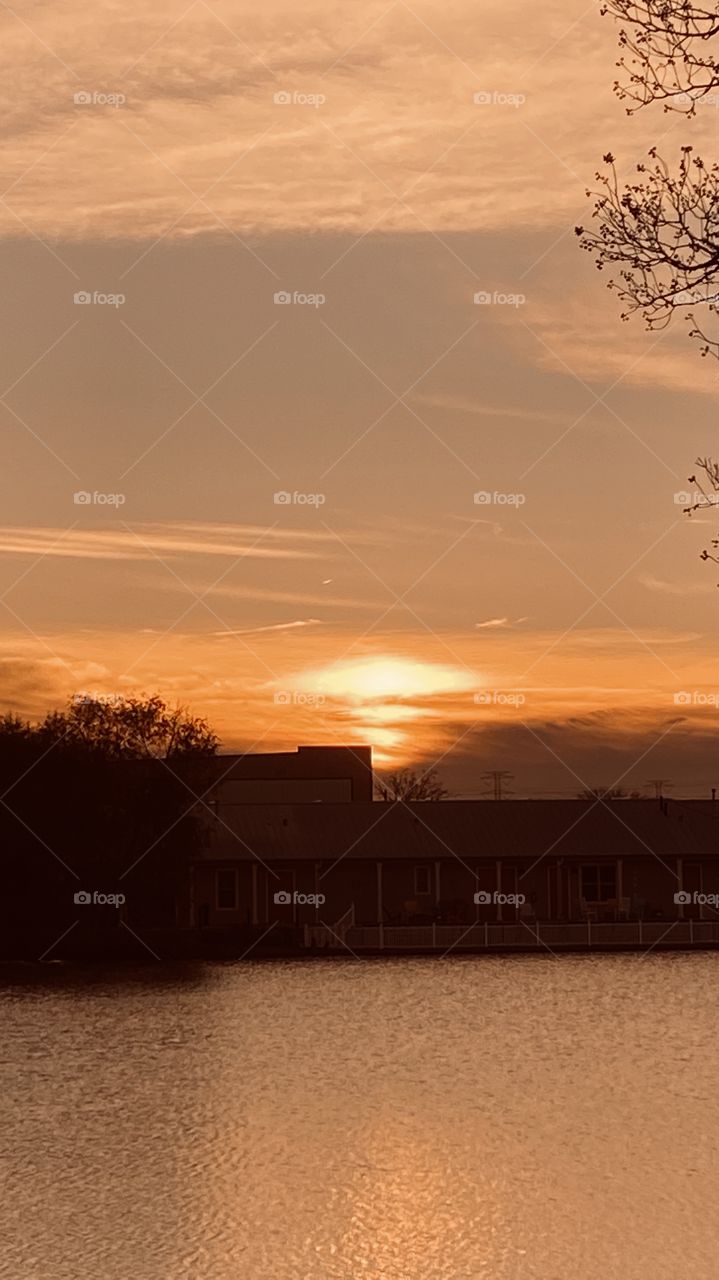 Our plain Jane sunset. The sunset sky is not the usual blasting of clouds and color. The setting a Sun is making a comeback to help.